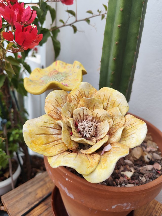 Flor grande de volantes